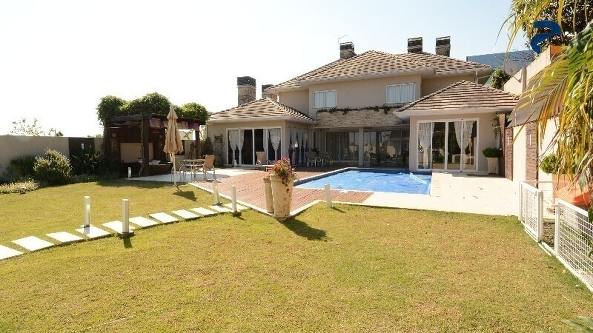 Casa à venda com 5 dormitórios, 2 banheiros, 4 vagas de garagens e 740m² de área privativa no bairro Santa Maria