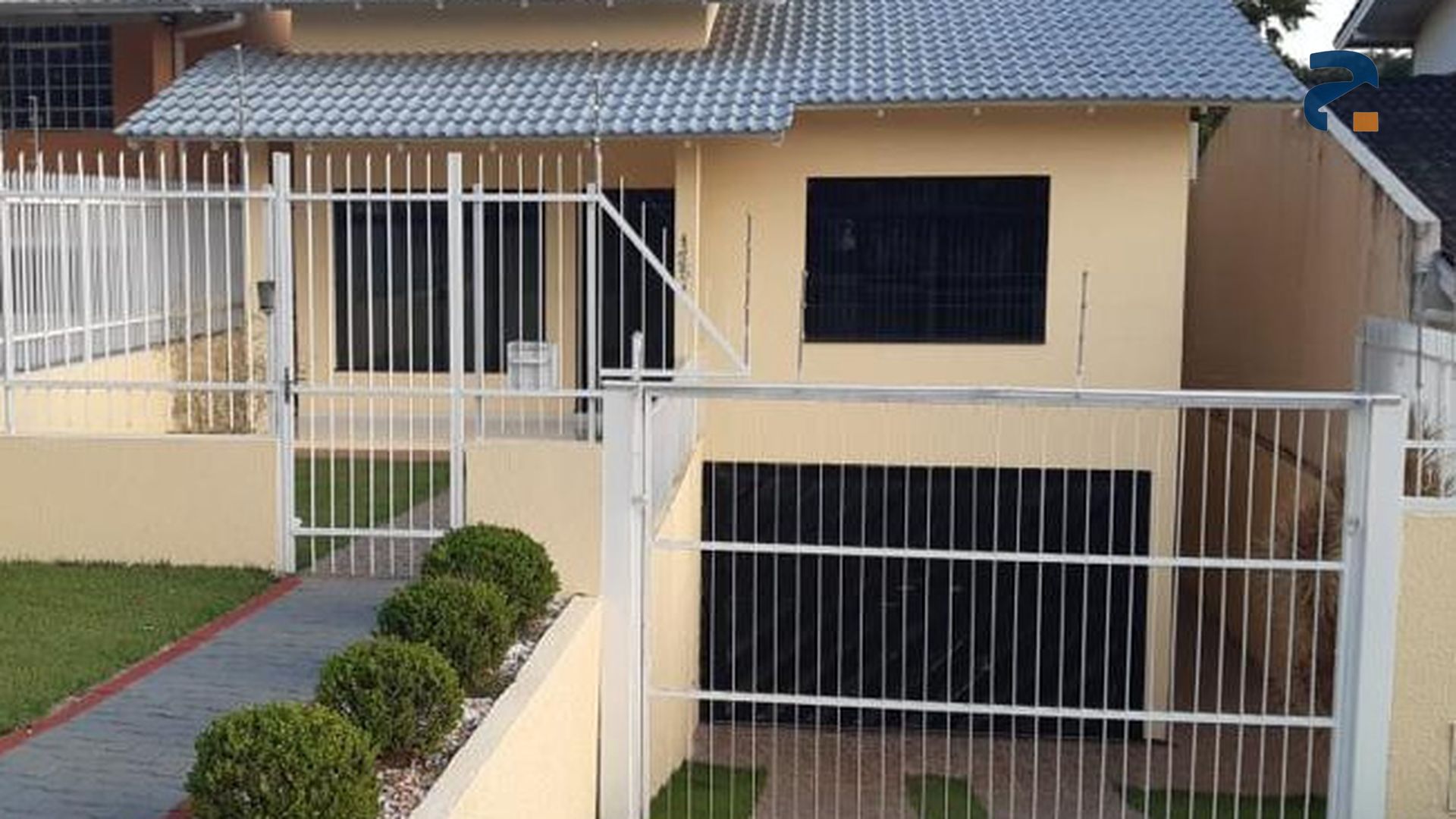 Casa à venda com 4 dormitórios, 1 banheiro, 2 vagas de garagens e 266m² de área privativa no bairro Saic