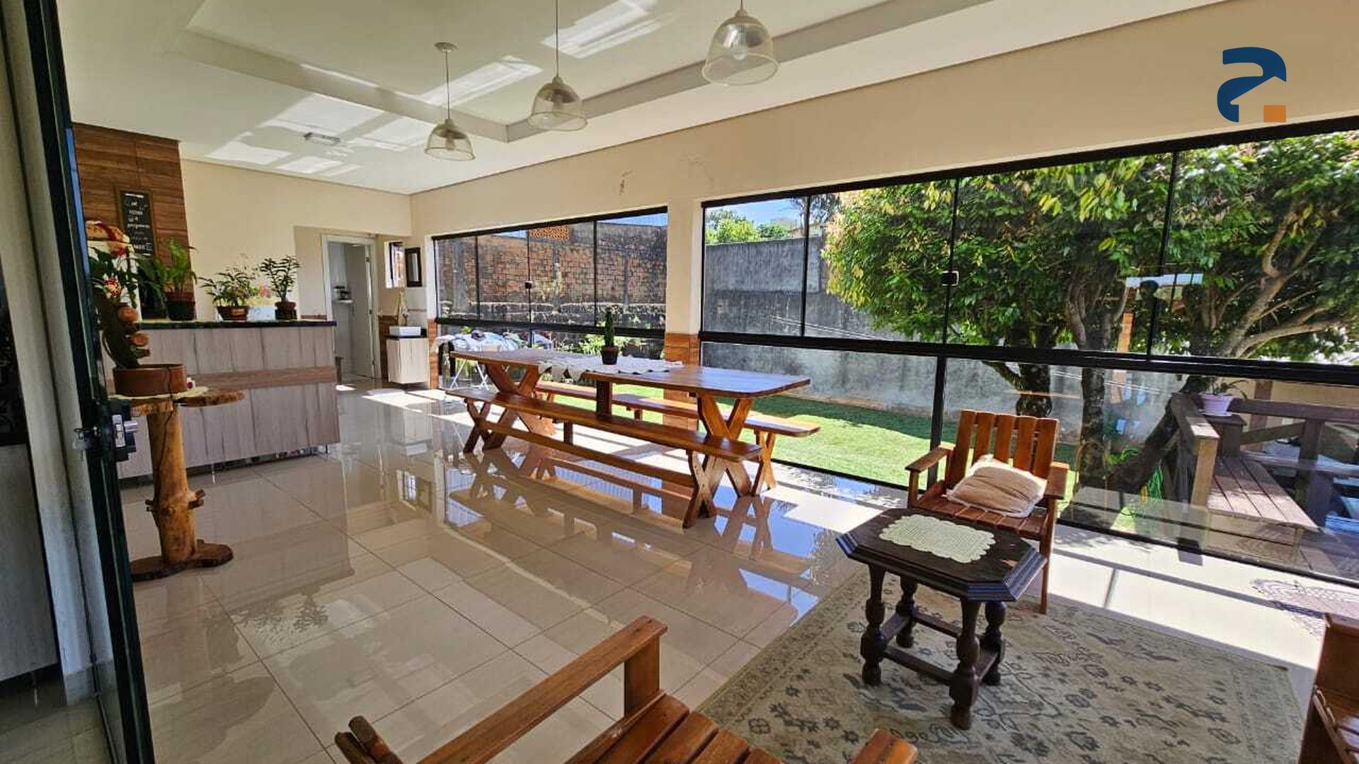 Casa à venda com 3 dormitórios, 2 banheiros, 3 vagas de garagens e 170m² de área privativa no bairro Santa Maria