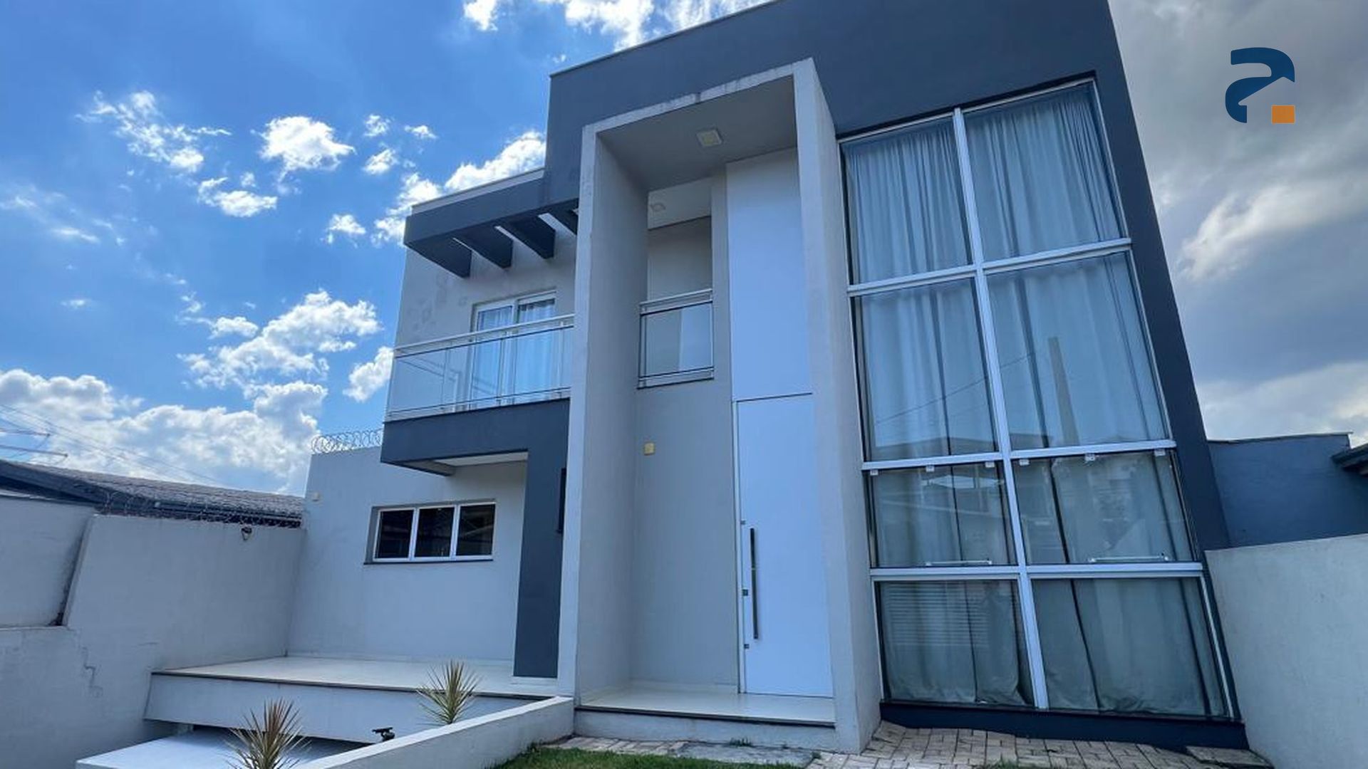 Casa à venda com 3 dormitórios, 1 banheiro, 2 vagas de garagens e 252m² de área privativa no bairro Cristo Rei