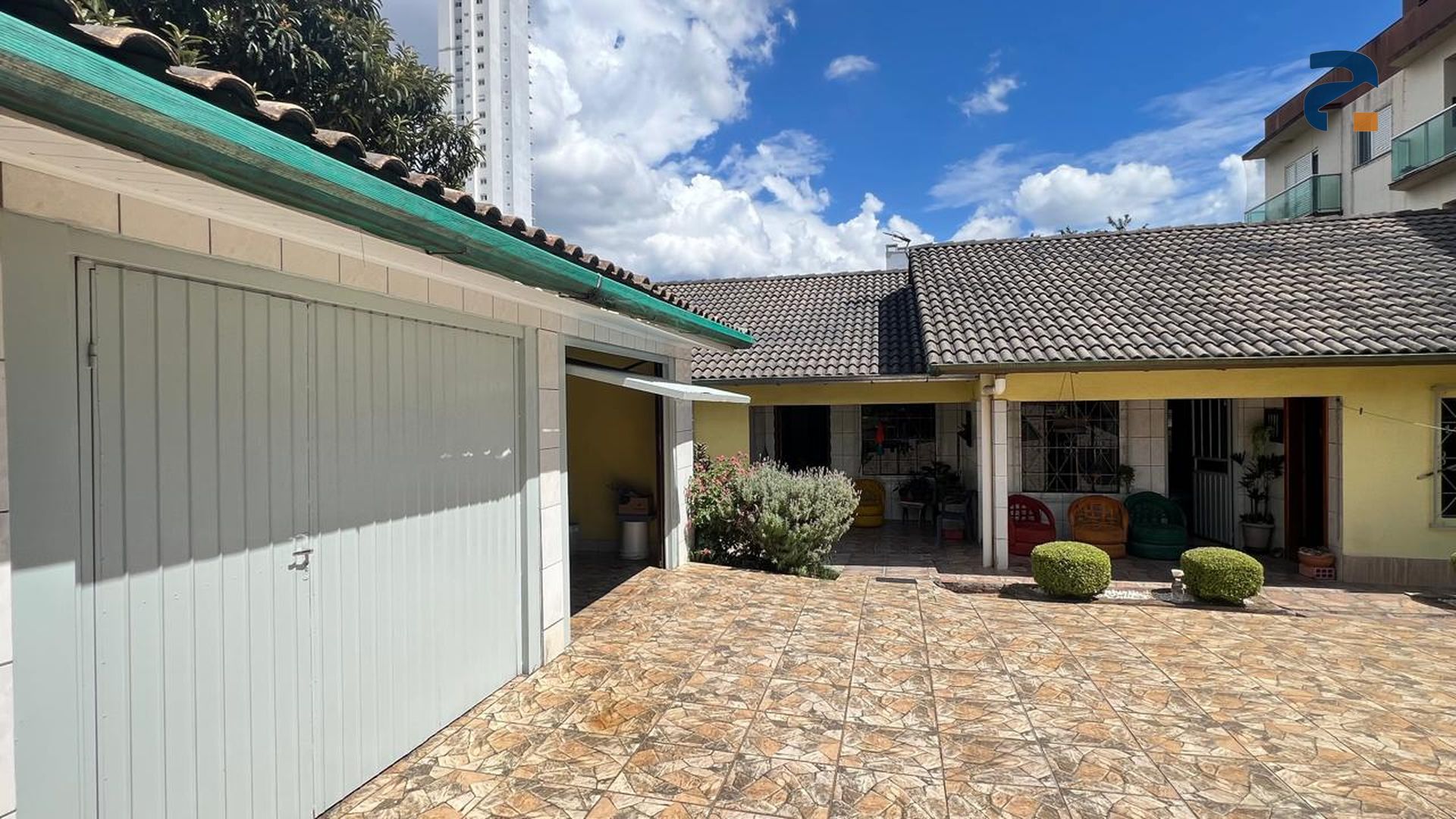 Casa à venda com 4 dormitórios, 3 banheiros, 2 vagas de garagens e 165m² de área privativa no bairro São Cristóvão