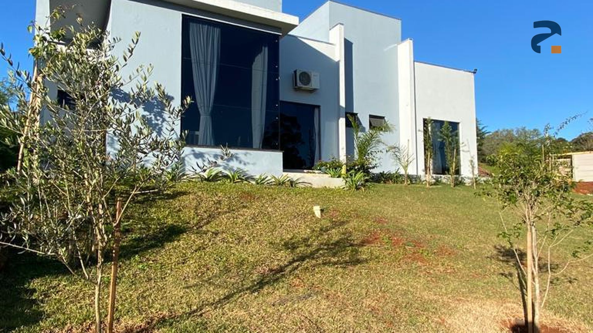 Casa à venda com 3 dormitórios, 2 banheiros, 4 vagas de garagens e 165m² de área privativa no bairro Espelho das Aguas
