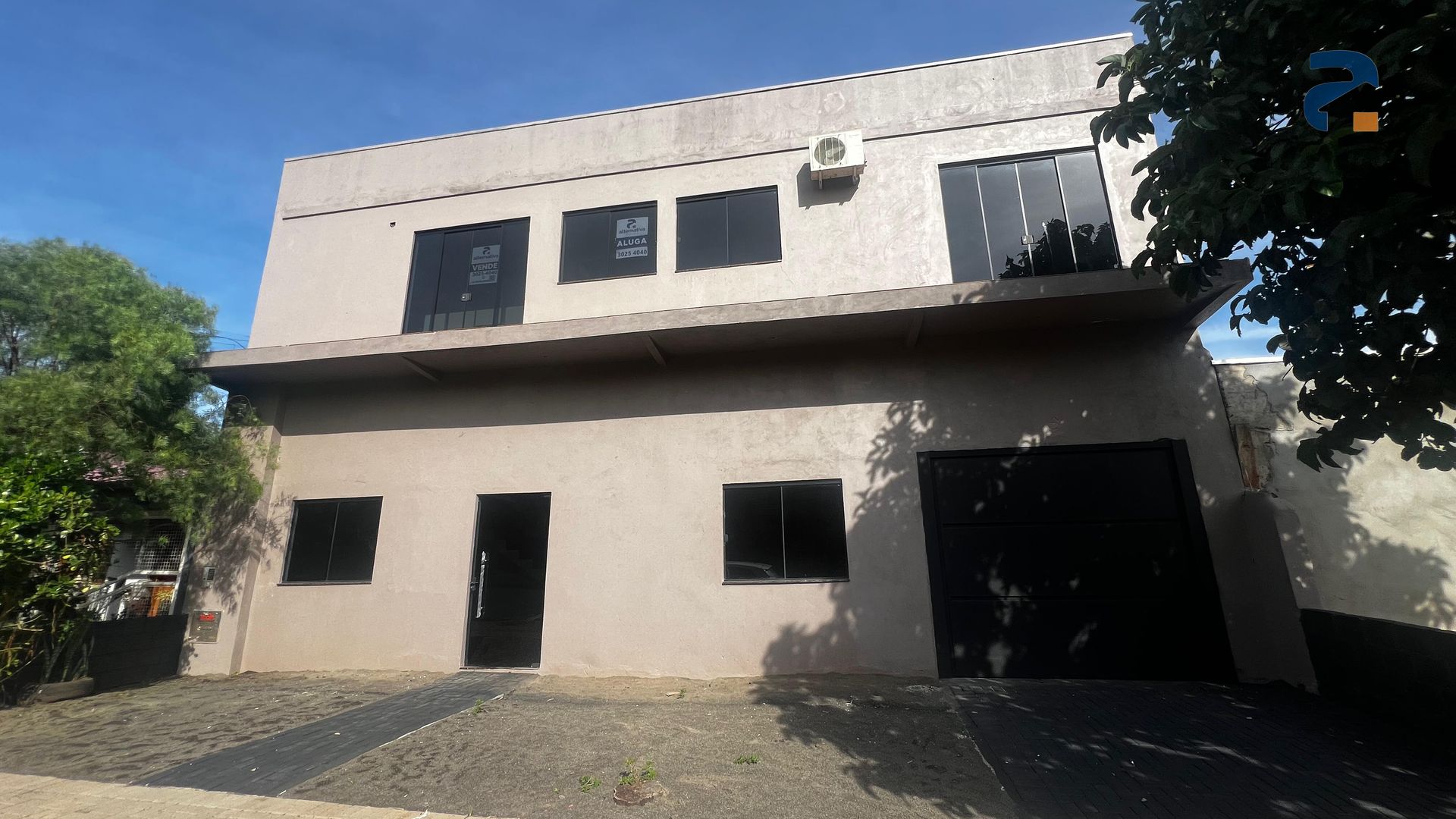 Casa à venda com 3 dormitórios, 1 banheiro, 2 vagas de garagens e 140m² de área privativa no bairro Maria Goretti