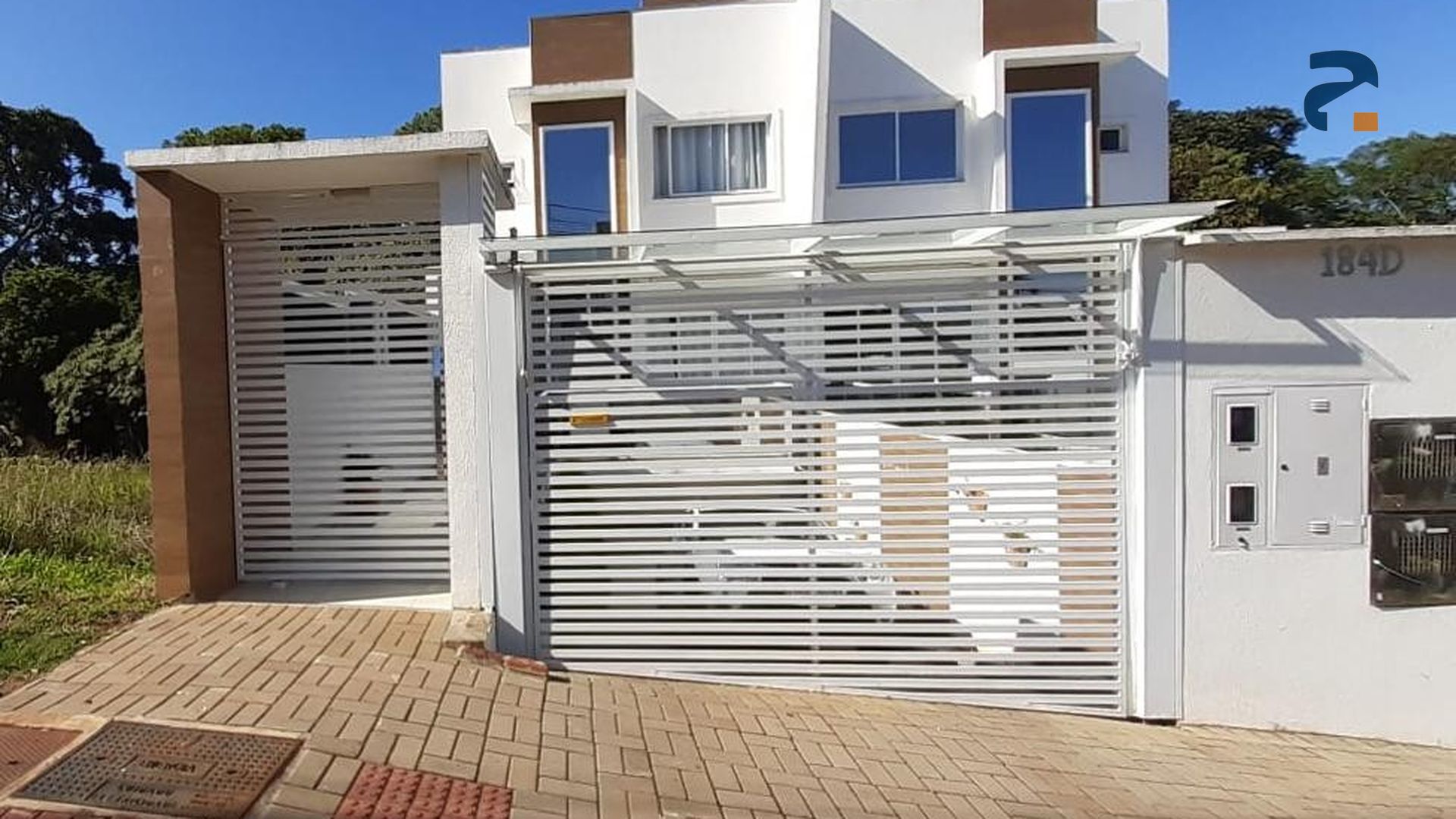 Casa à venda com 3 dormitórios, 2 banheiros, 2 vagas de garagens e 170m² de área privativa no bairro São Lucas