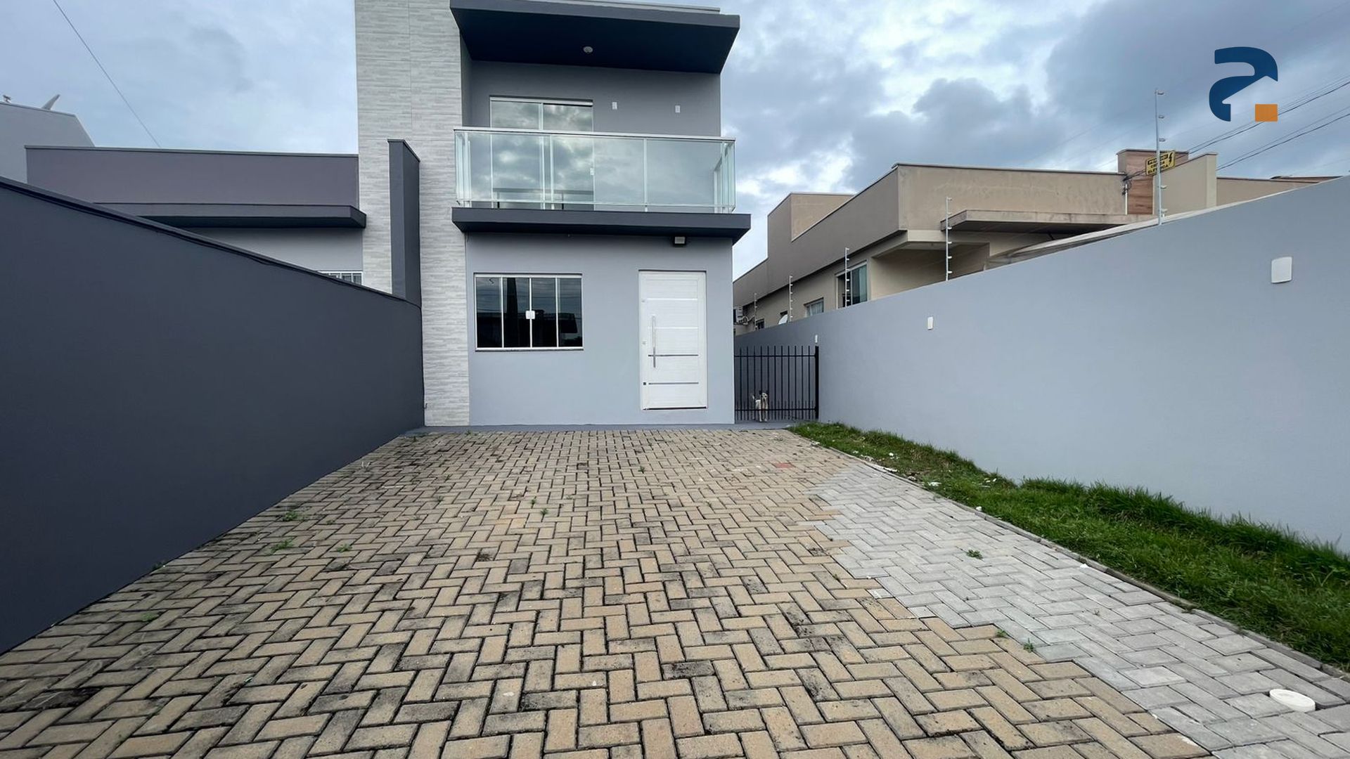 Casa à venda com 4 dormitórios, 1 banheiro, 3 vagas de garagens e 142m² de área privativa no bairro Santo Antônio