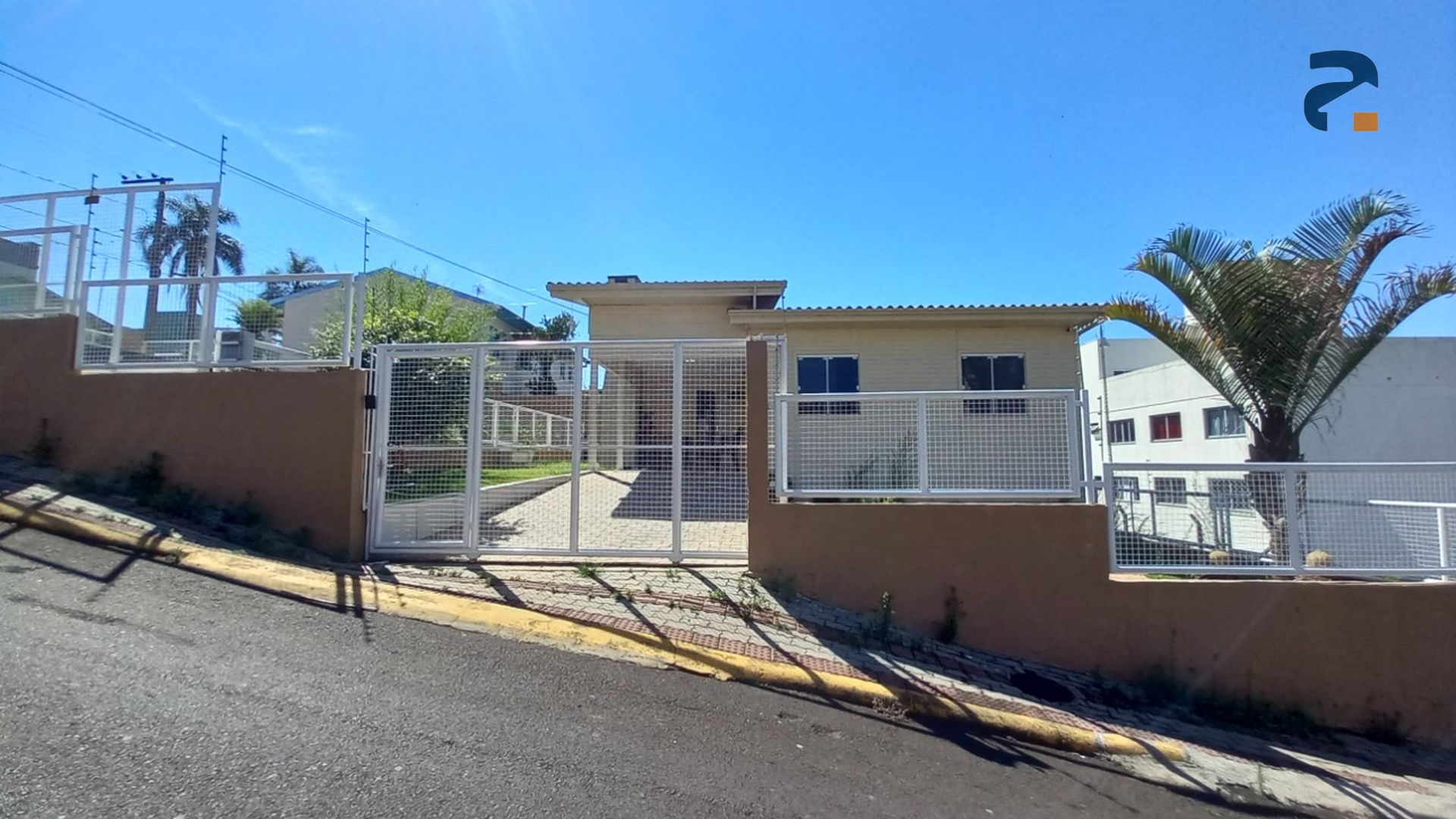 Casa para alugar com 2 dormitórios, 1 banheiro, 2 vagas de garagens e 80m² de área privativa no bairro São Cristóvão