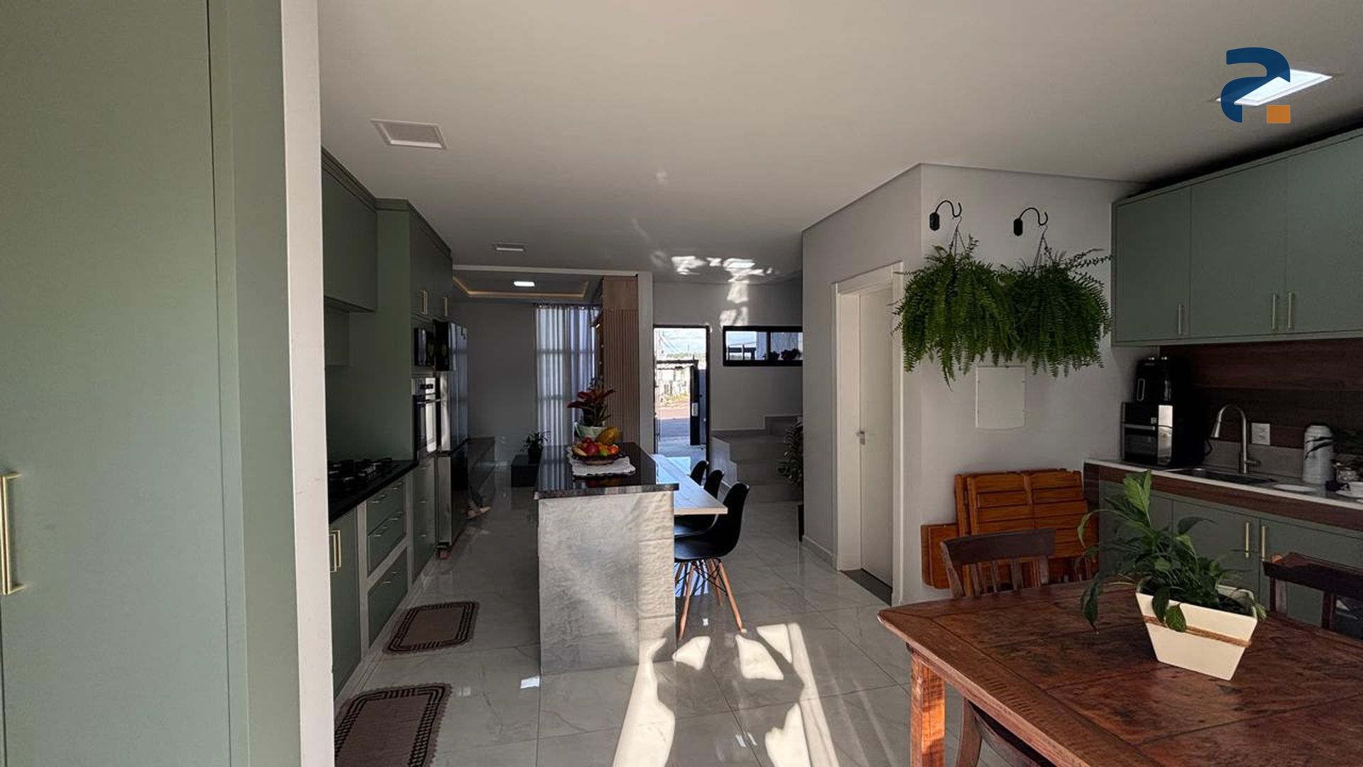 Casa à venda com 3 dormitórios, 1 banheiro, 2 vagas de garagens e 116m² de área privativa no bairro Desbravador