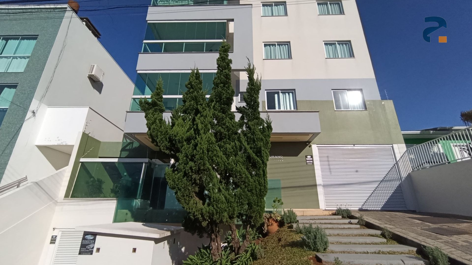 Apartamento para alugar com 3 dormitórios, 1 banheiro, 2 vagas de garagens e 105m² de área privativa no bairro Maria Goretti