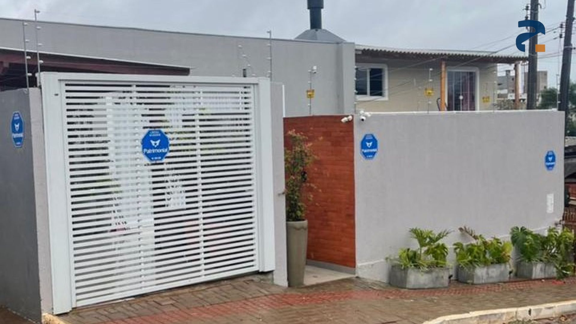 Casa para alugar com 2 dormitórios, 1 banheiro, 1 vaga de garagem e 100m² de área privativa no bairro Pinheirinho