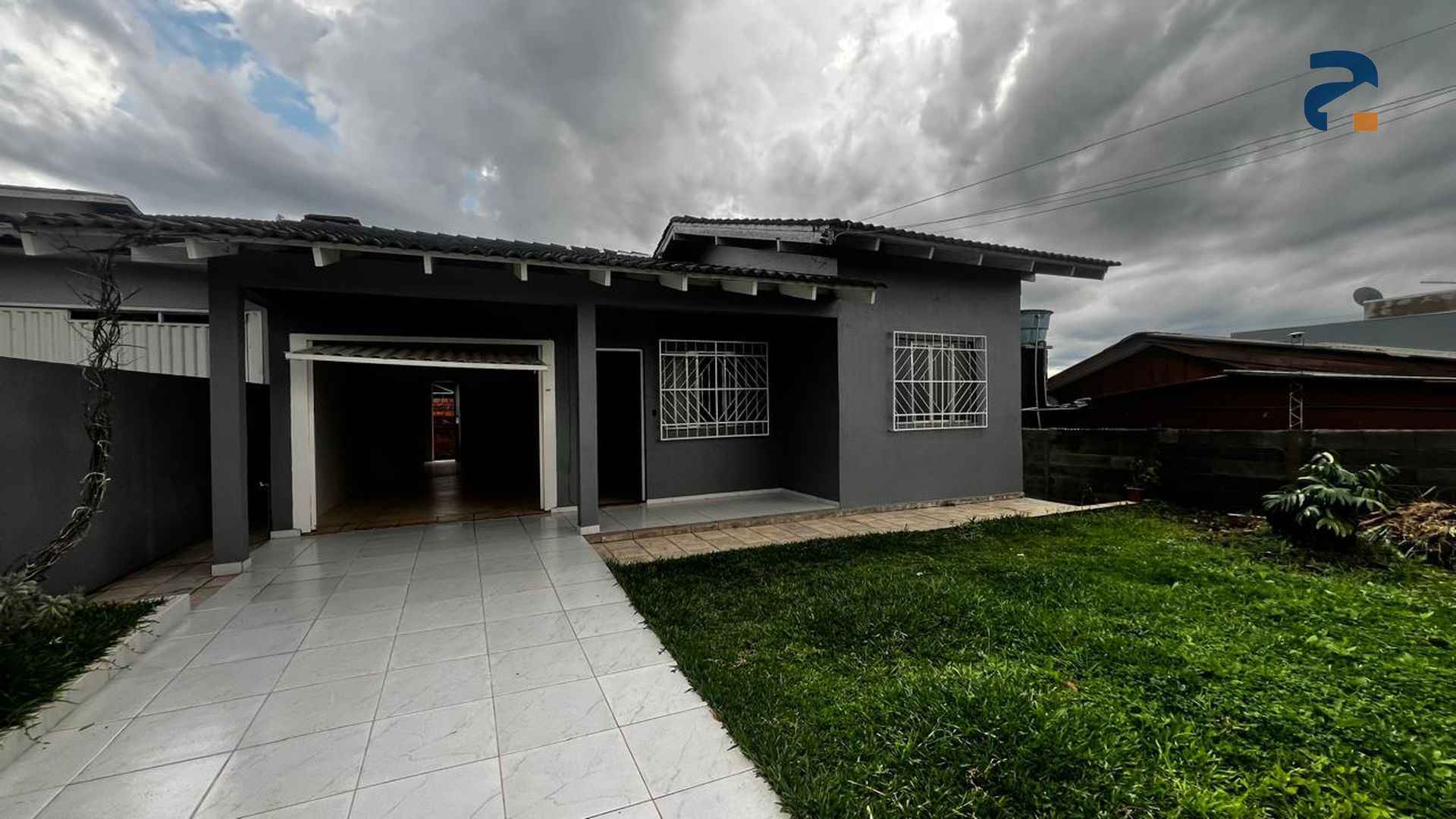 Casa para alugar com 3 dormitórios, 1 banheiro, 3 vagas de garagens e 360m² de área privativa no bairro Vila Real