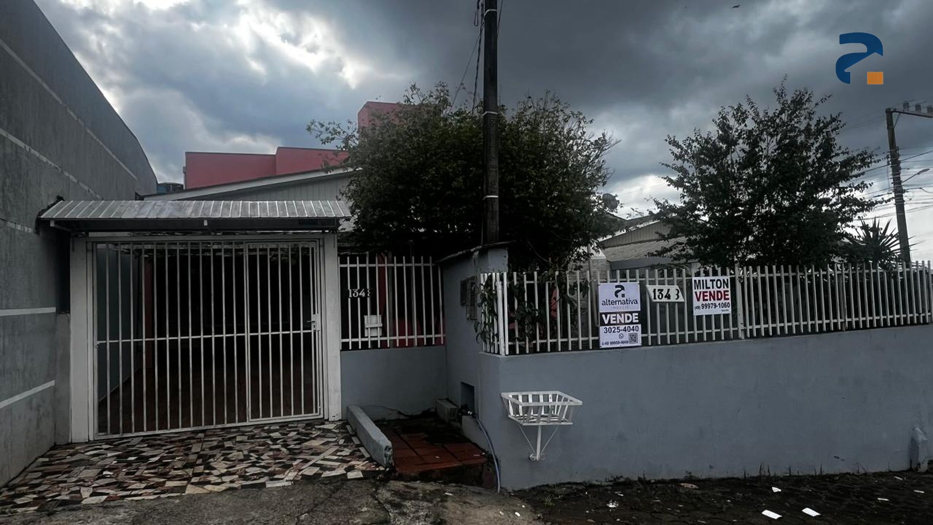 Casa à venda com 4 dormitórios, 1 banheiro, 2 vagas de garagens e 140m² de área privativa no bairro Bela Vista