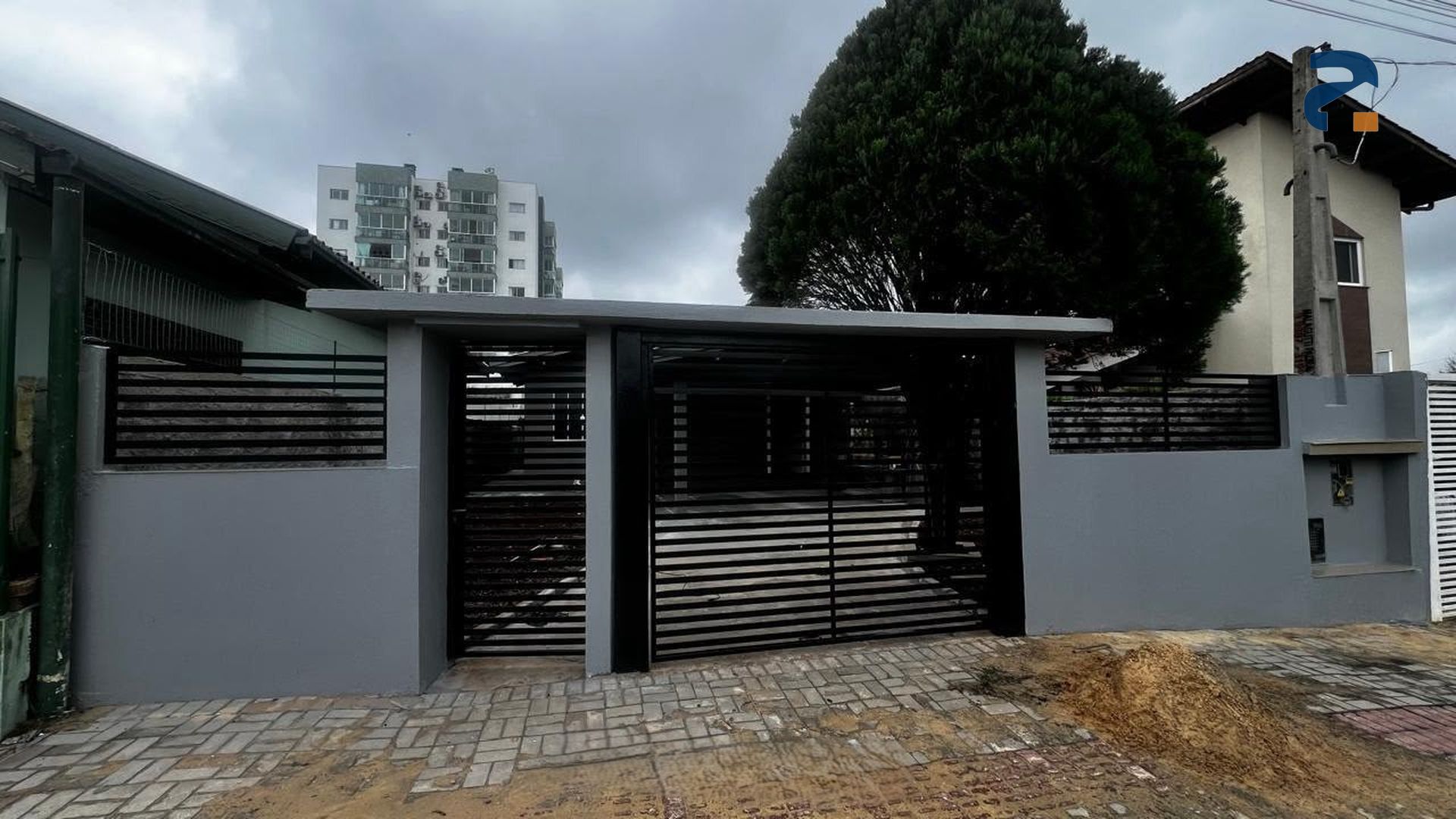 Casa para alugar com 2 dormitórios, 1 banheiro, 2 vagas de garagens e 84m² de área privativa no bairro Líder