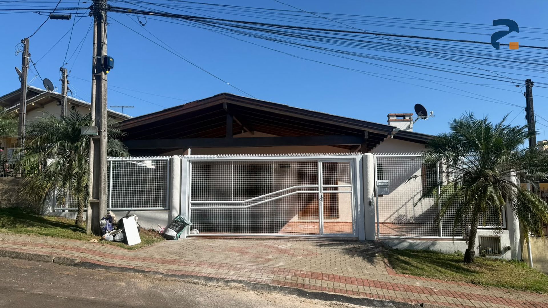 Casa à venda com 3 dormitórios, 1 banheiro, 3 vagas de garagens e 296m² de área privativa no bairro Jardim América